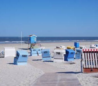 Langeooger Strand Strandkörbe am Strand von Langeoog